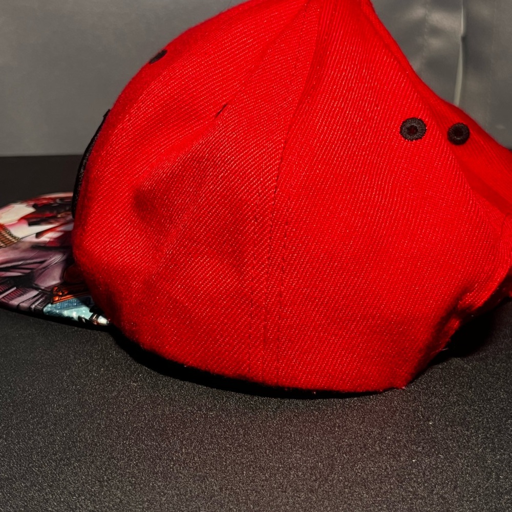 Six Flags Exclusive Harley Quinn Red Snapback Cap ( Has Writing On The Inside) - Picture 5 of 10
